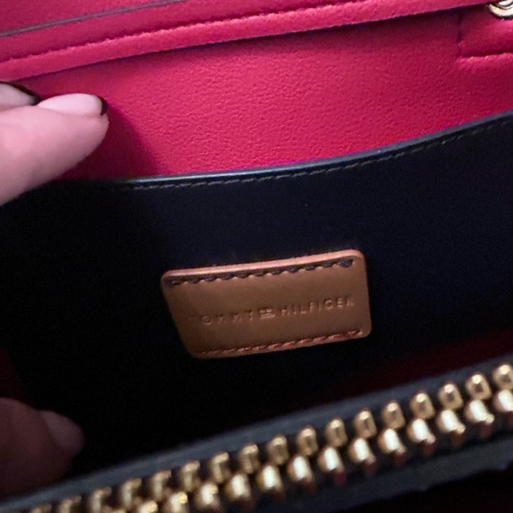 Tommy Hilfiger striped purse - Picture 4 of 4